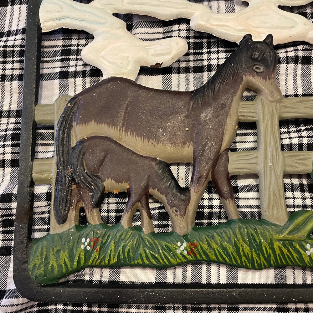 Vintage Large Hand Panted Cast Iron Horse Foal Fenced Pasture Trivet Hot Plate - Picture 2 of 7